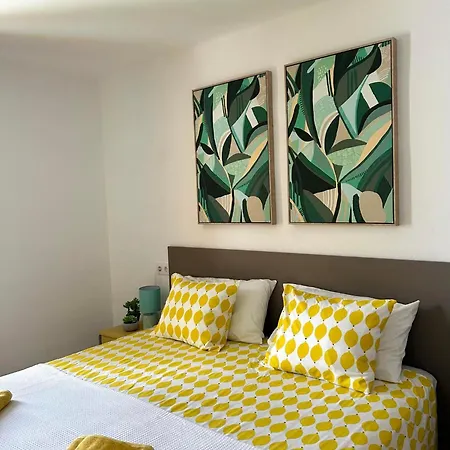 Sunny Corner, Delux Vista Mar And Pool Apartment *