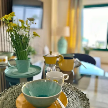 Sunny Corner, Delux Vista Mar And Pool Apartment *