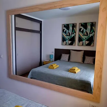 Sunny Corner, Delux Vista Mar And Pool Apartment *